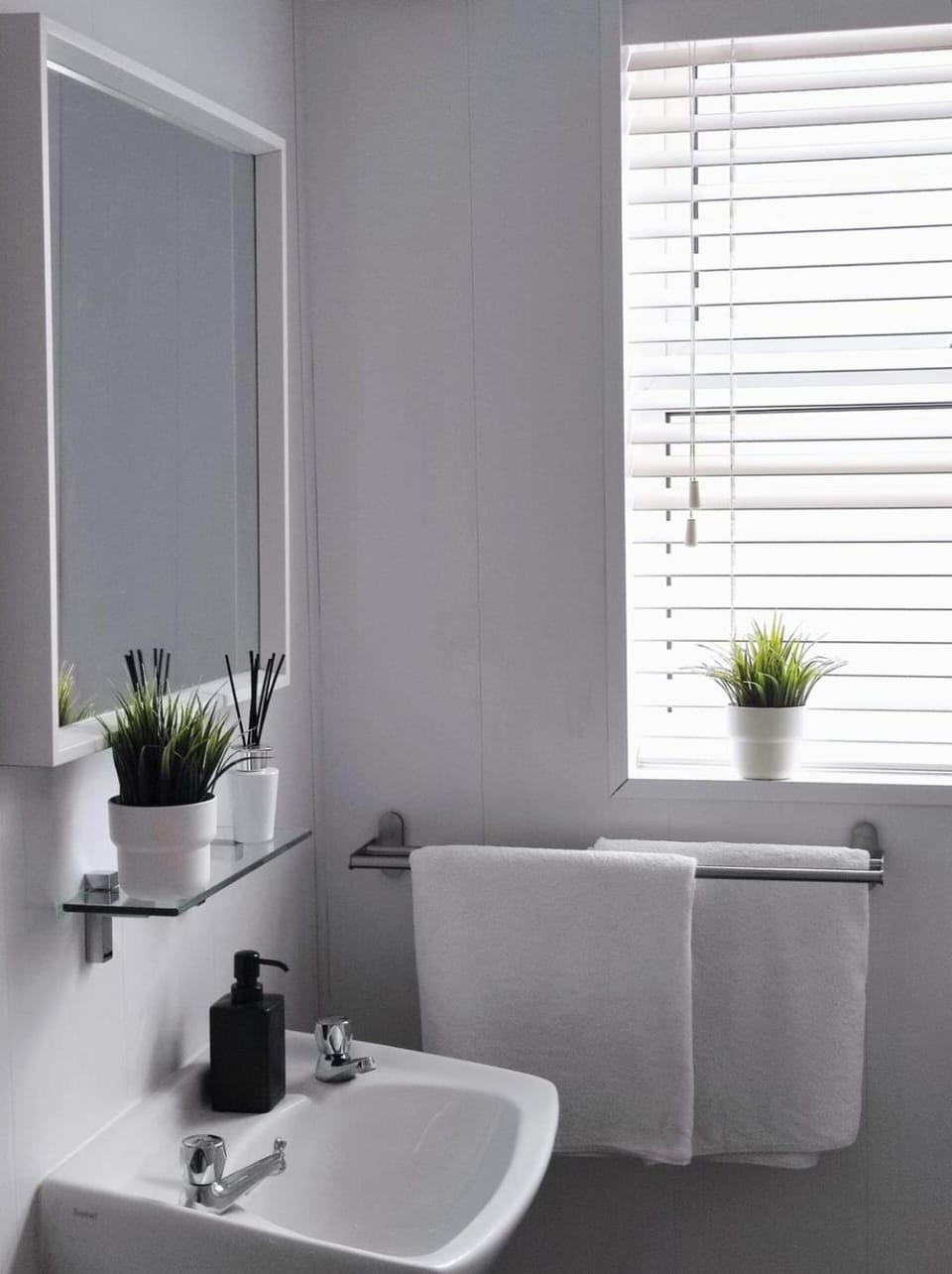 Spacious Bright Apt Walk to Beach - Dunluce Park 4 Apartment in Portrush