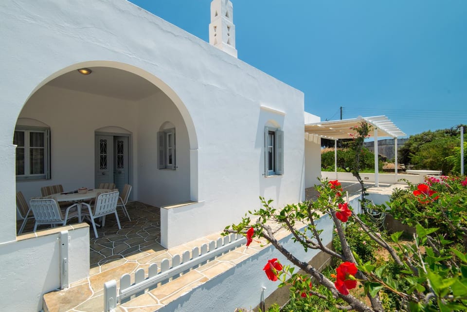 Eleftheria's House, Exambela, Sifnos Apartment in Milos