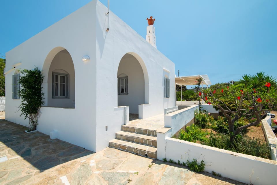 Eleftheria's House, Exambela, Sifnos Apartment in Milos