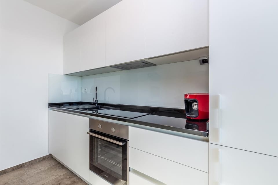 Kitchen or kitchenette, pet friendly, stove
