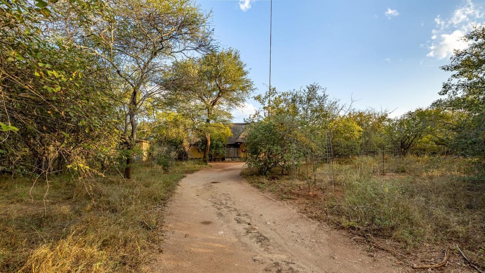 Facade/entrance, Natural landscape, Garden