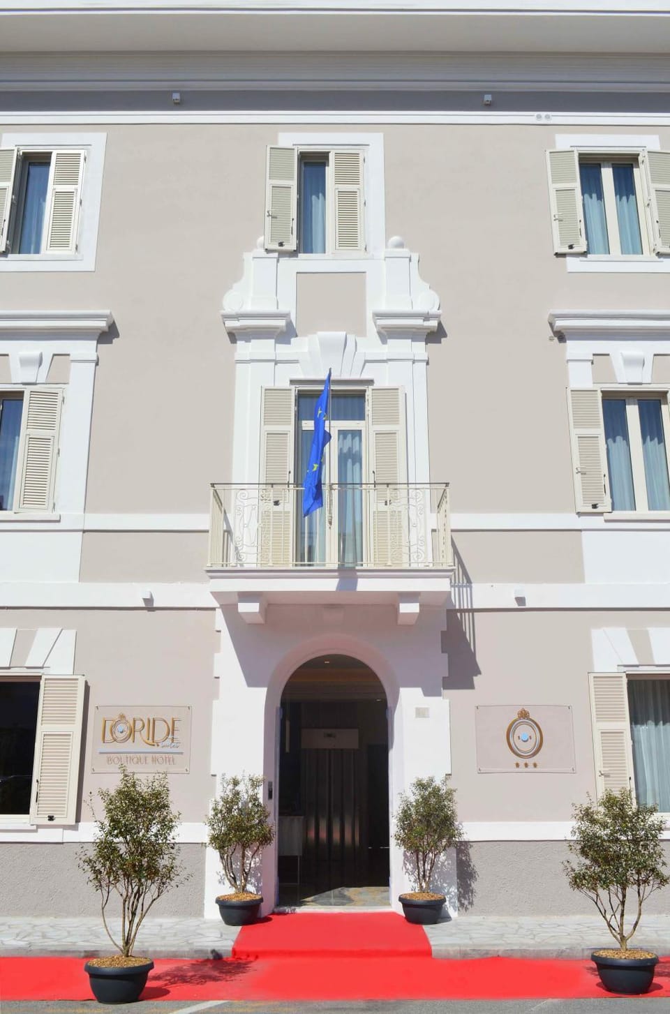 Facade/entrance