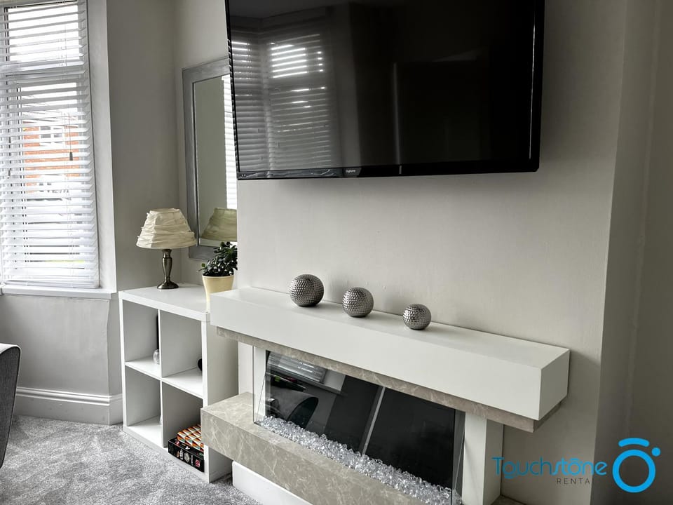 TV and multimedia, Living room, Seating area, hair dresser