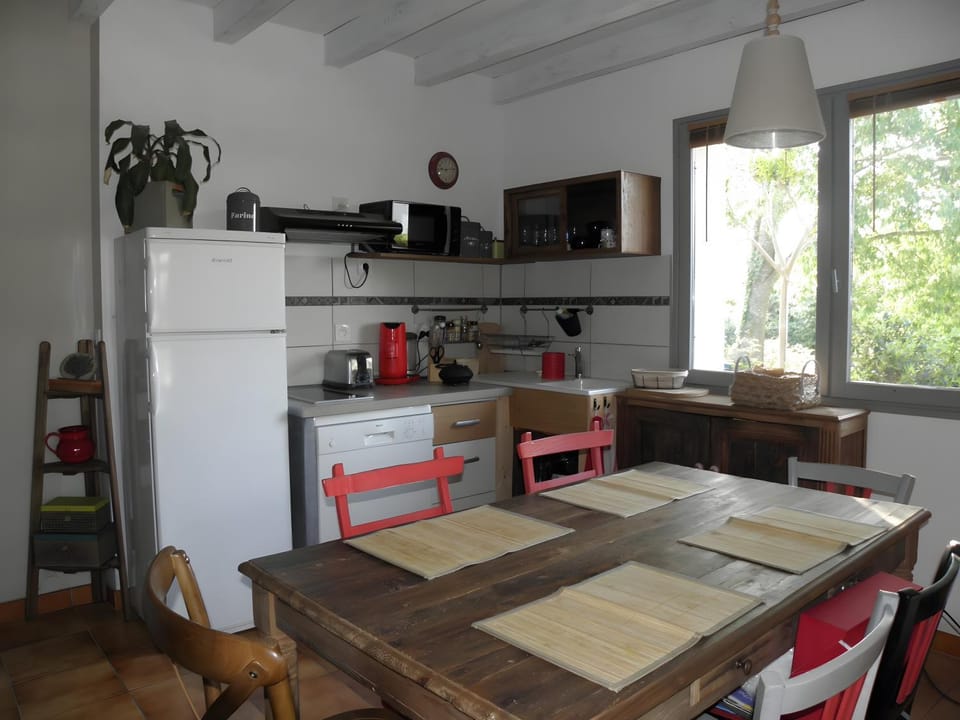Property building, Kitchen or kitchenette, Living room