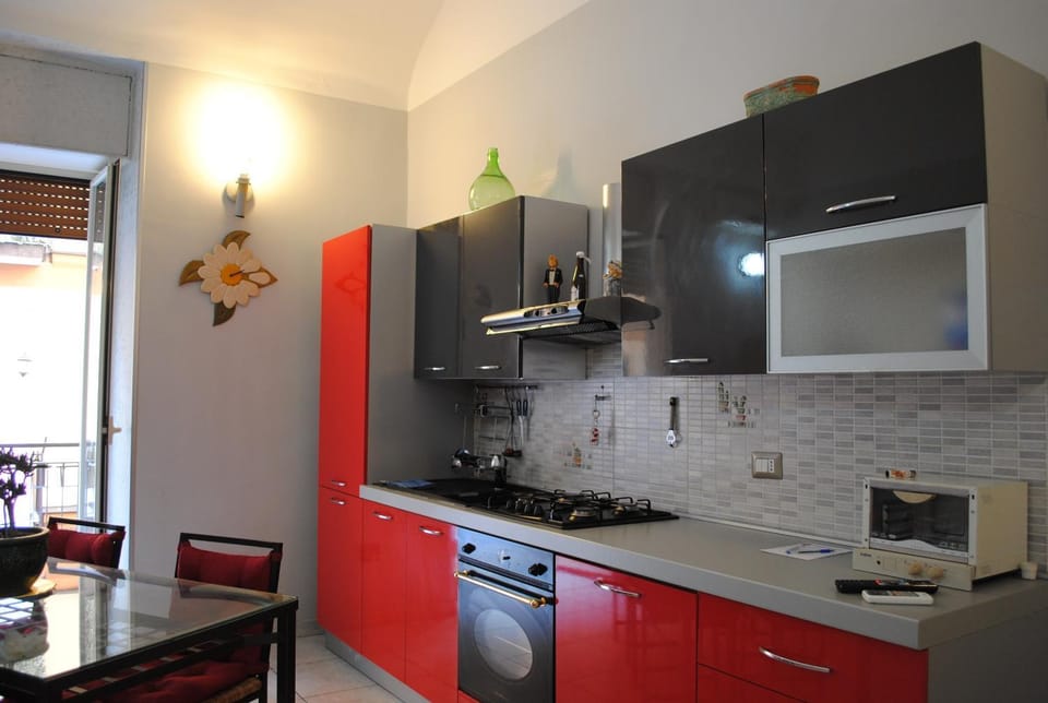 Kitchen or kitchenette, Dining area, pet friendly, stove