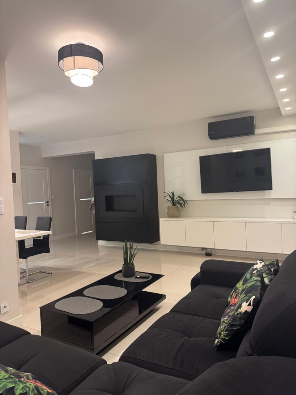 Communal lounge/ TV room, Seating area, Evening entertainment, air conditioner