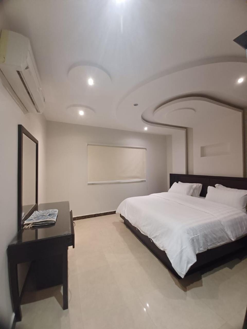 Photo of the whole room, Bedroom
