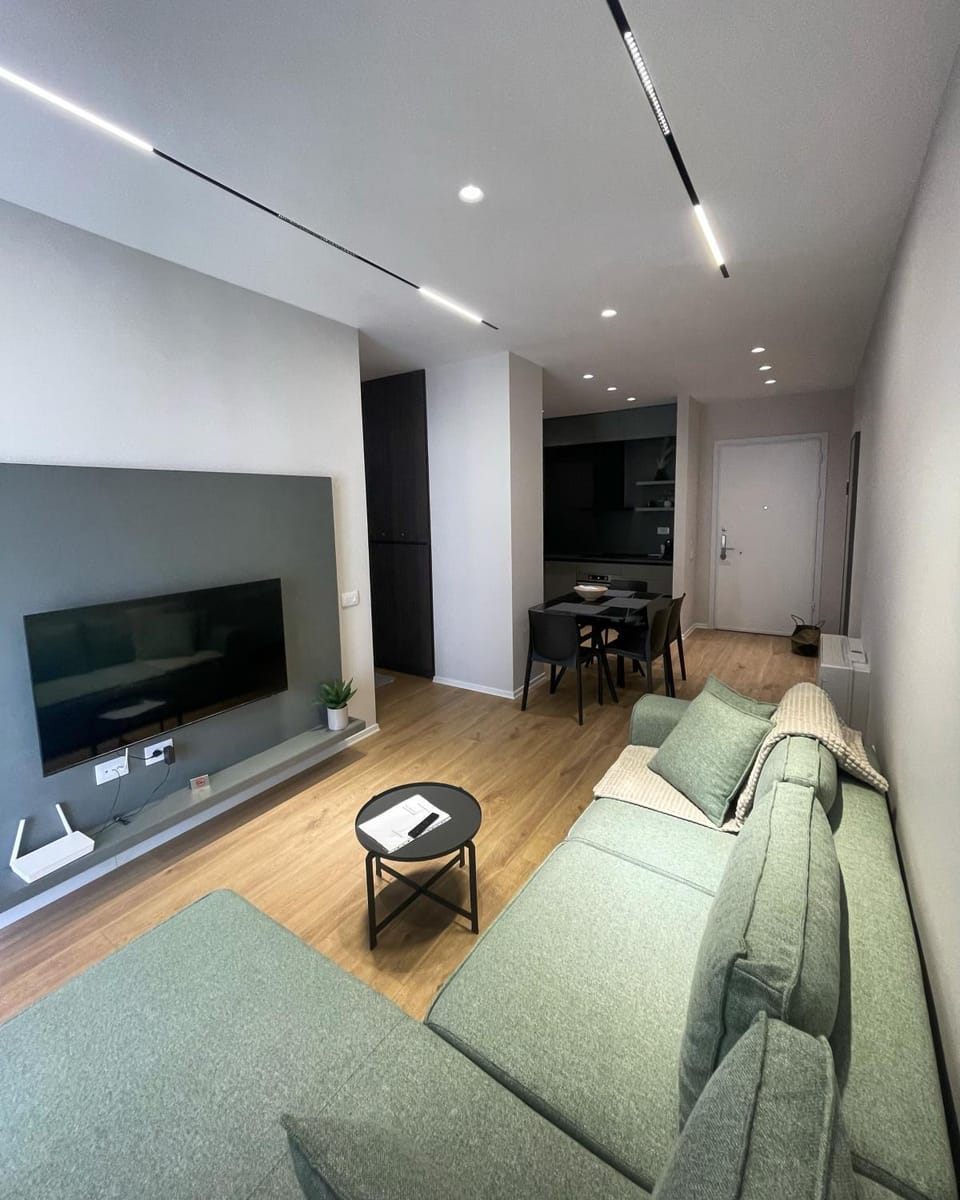 TV and multimedia, Living room, Seating area, Evening entertainment