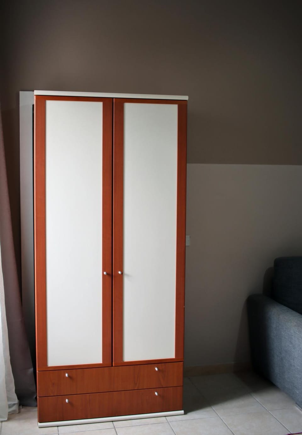 Bed, Bedroom, microwave, towels