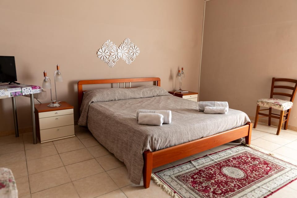 Bed, Bedroom, towels, towels
