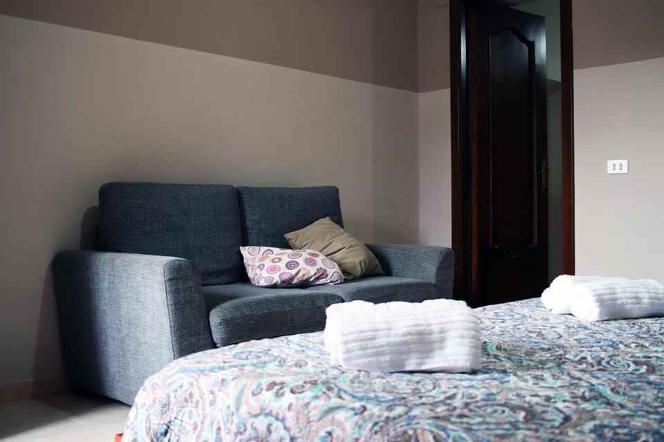 Photo of the whole room, Bedroom, towels