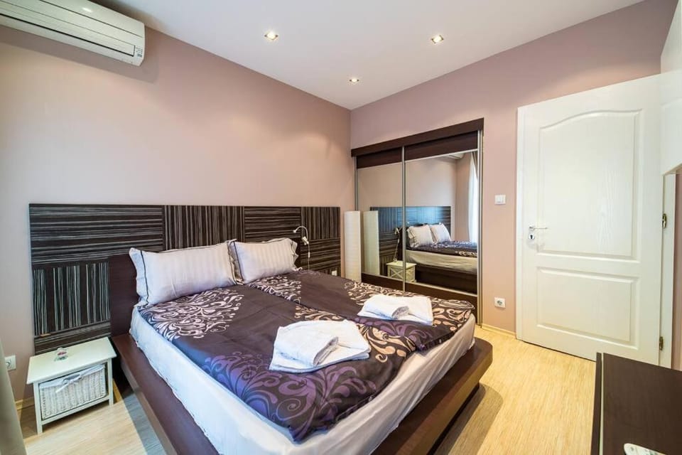 Bedroom, wardrobe