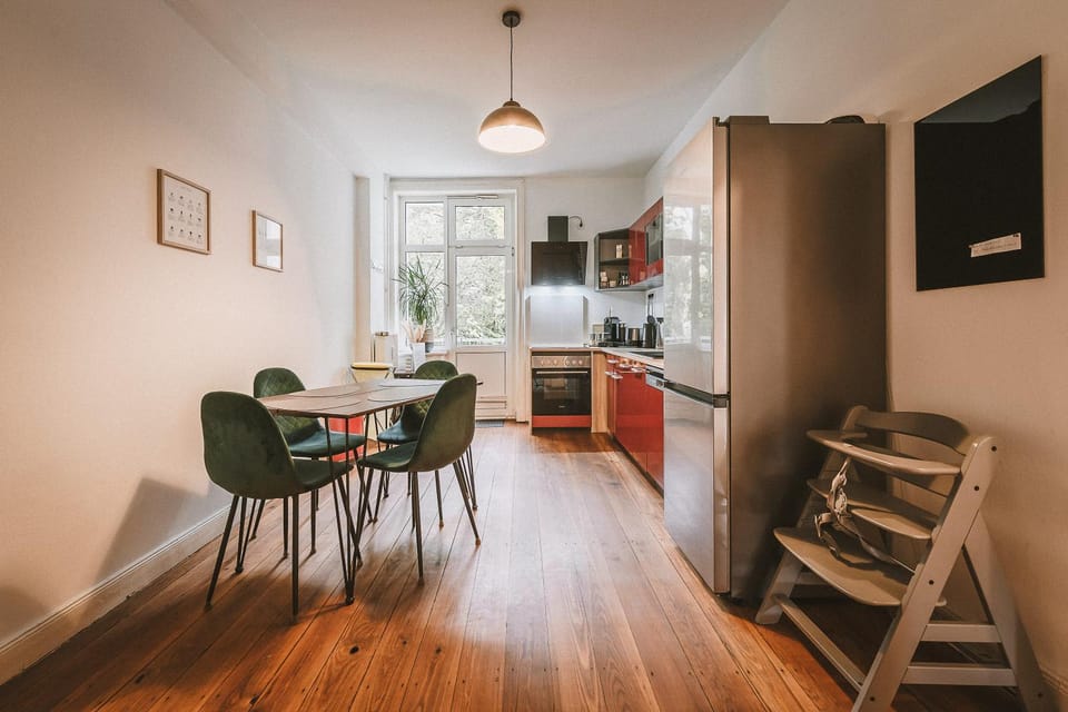 Kitchen or kitchenette, Seating area, Dining area, oven, stove