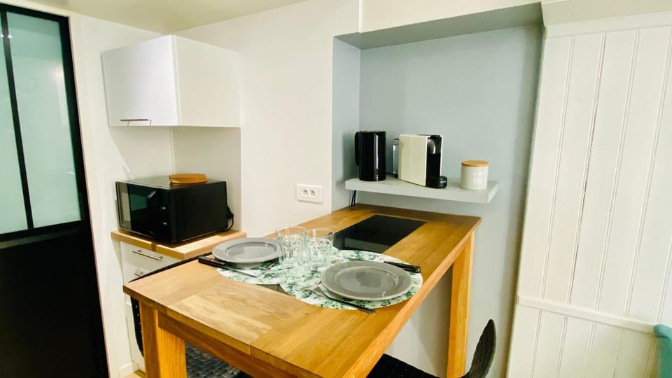 Coffee/tea facilities, Dining area