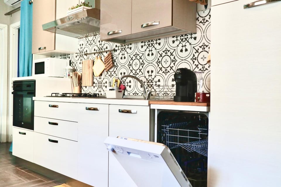 Kitchen or kitchenette, dishwasher, stove