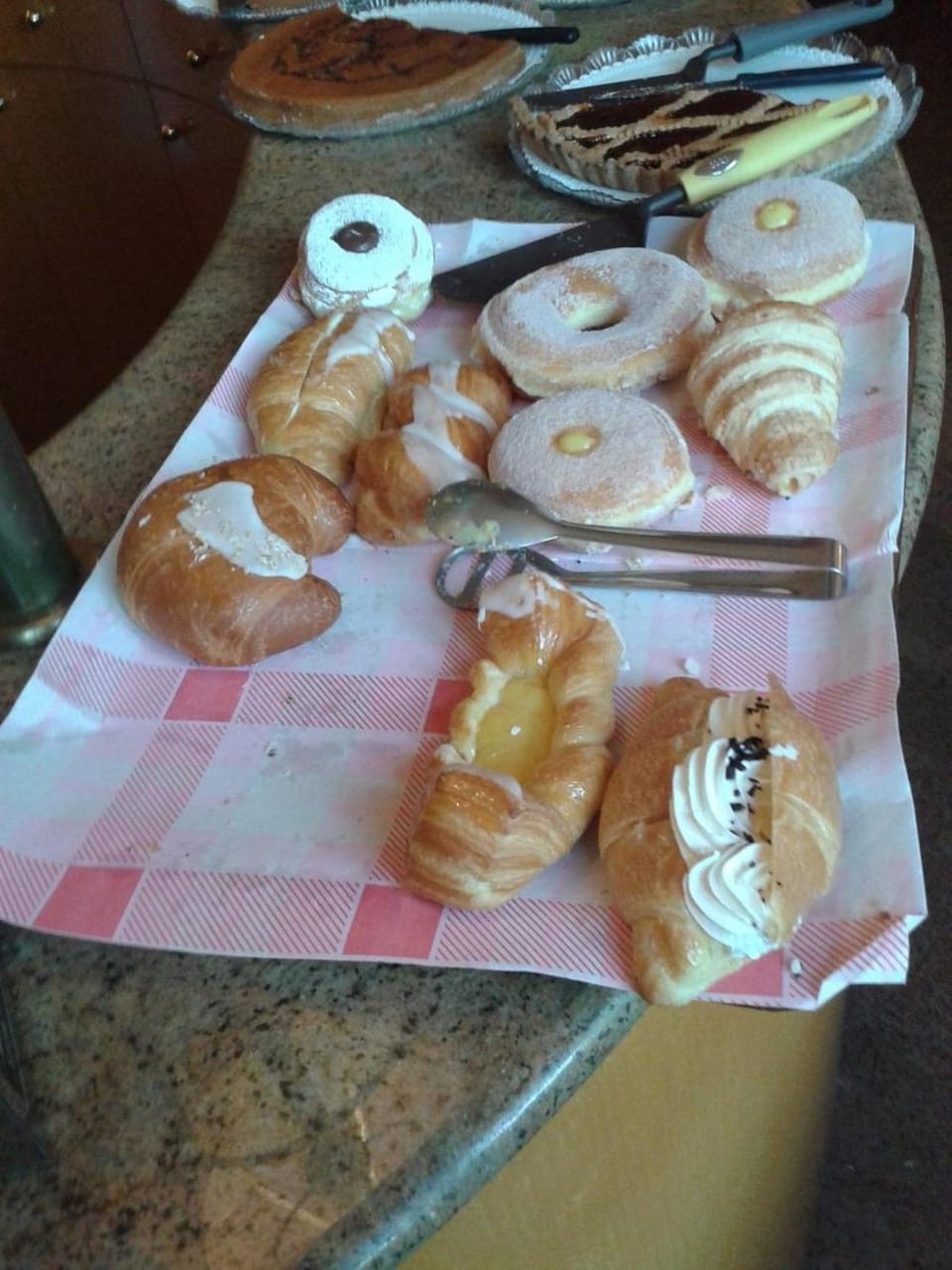 Food and drinks, Continental breakfast