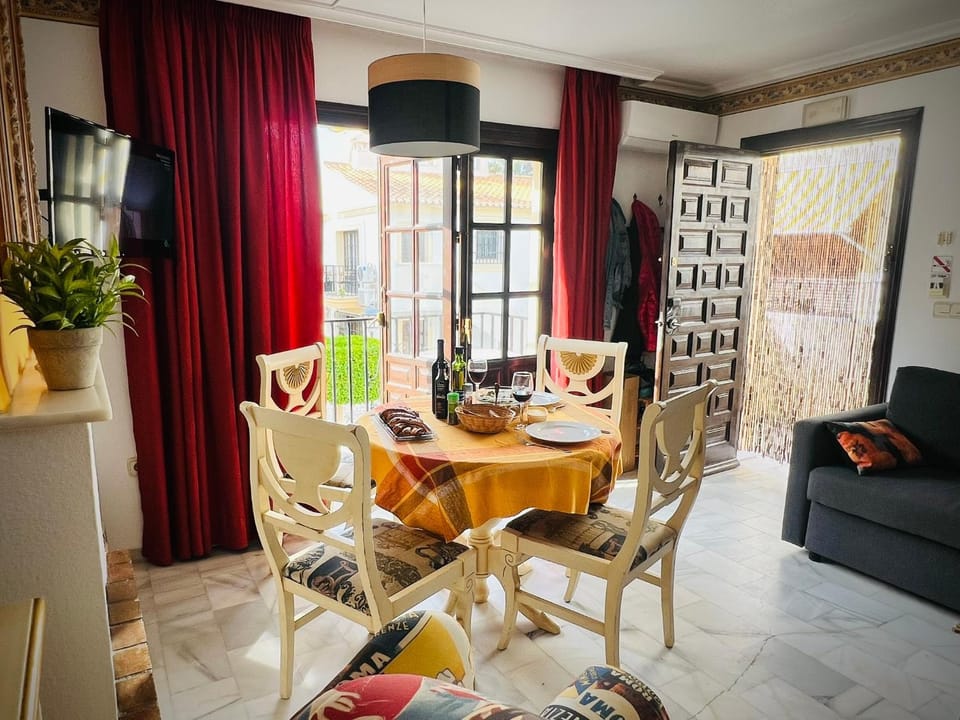 Facade/entrance, TV and multimedia, Kitchen or kitchenette, Living room, Dining area, kitchen
