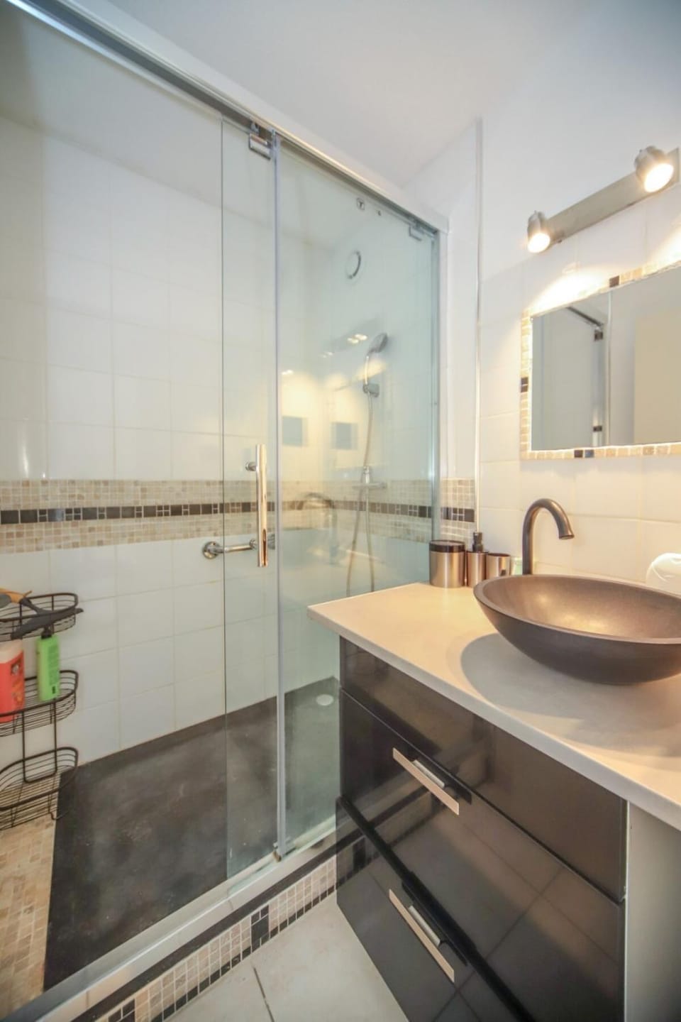 Shower, Bathroom, hair dryier