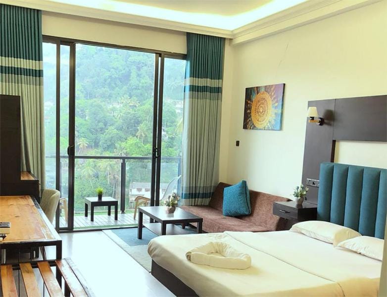 Bed, Photo of the whole room, Seating area, Bedroom