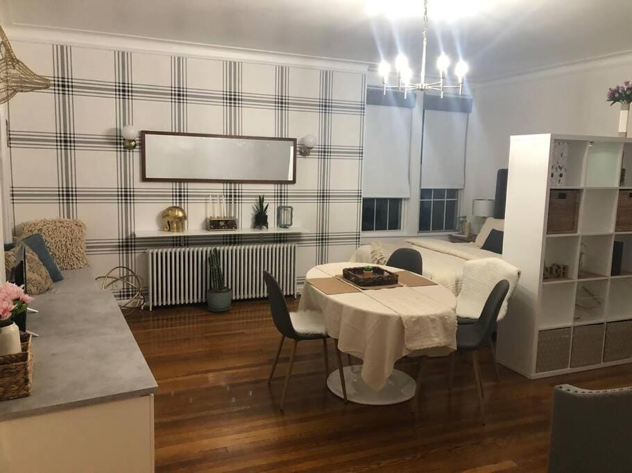 TV and multimedia, Living room, Seating area, Dining area