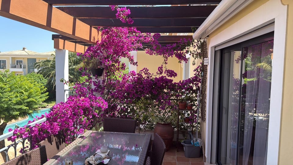 Amazing 2 Bedroom Apartment near beach with pool Apartment in Lagos