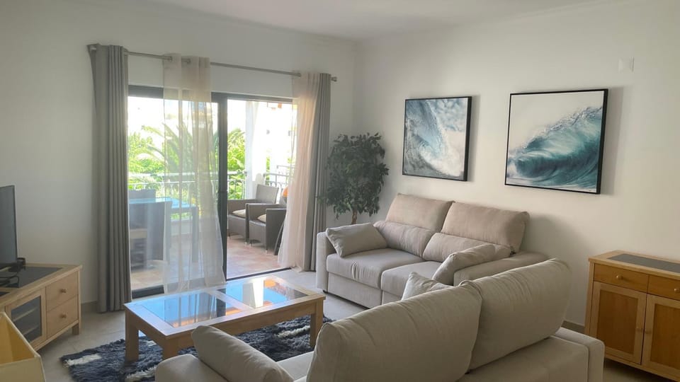 Bed, Seating area
