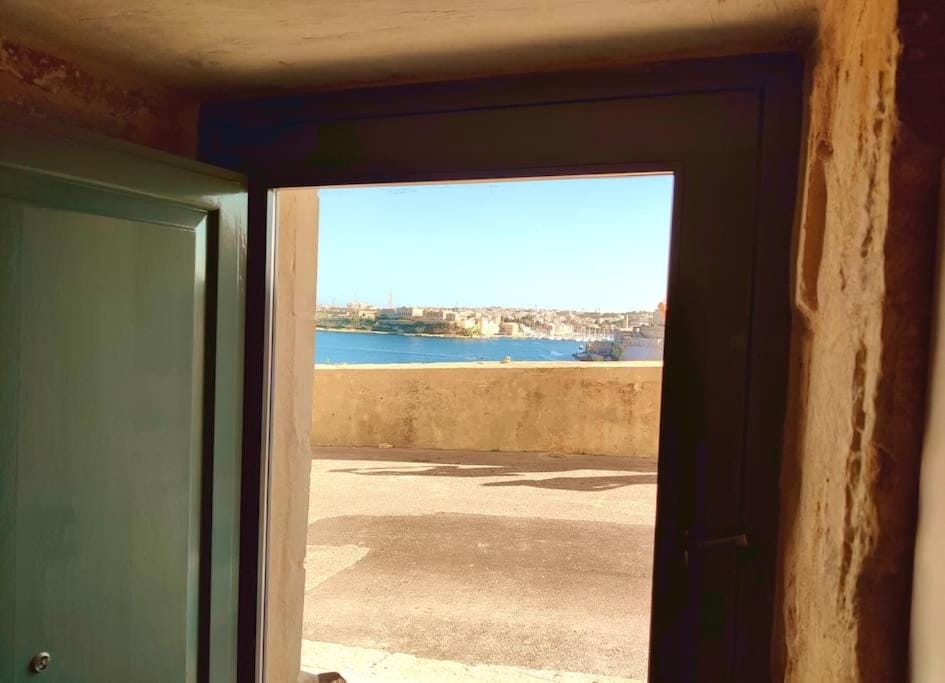 Ripple 23 Savynomad Harbour Residences House in Valletta
