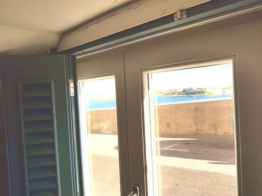 Ripple 23 Savynomad Harbour Residences House in Valletta