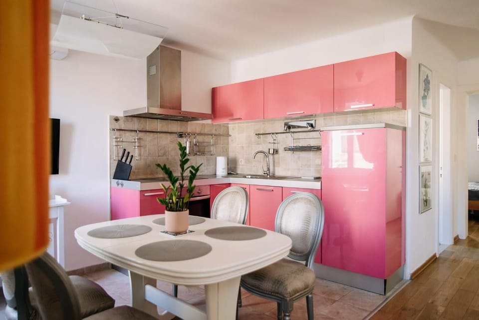 Dining area, dishwasher, pet friendly, kitchen