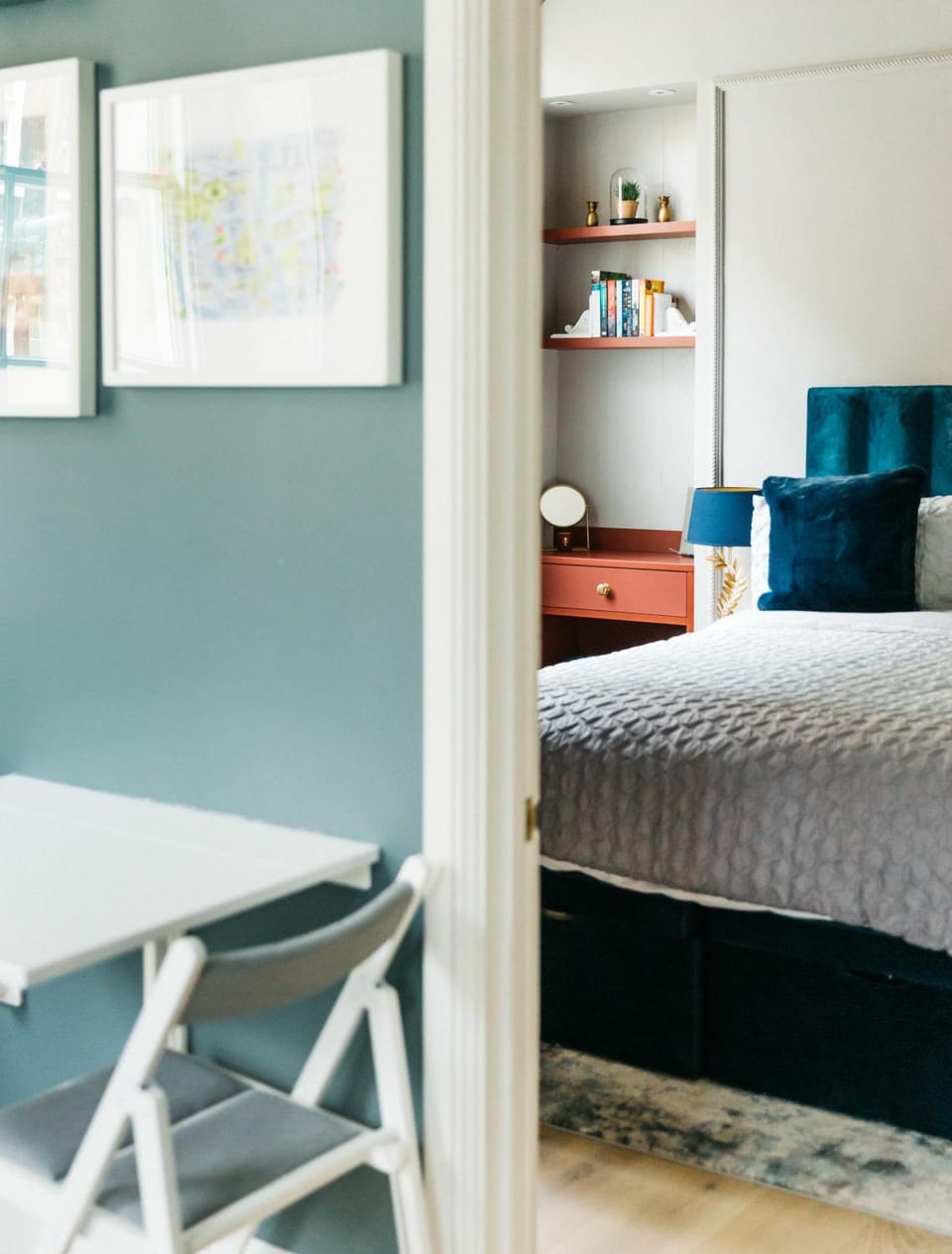 Bed, Living room