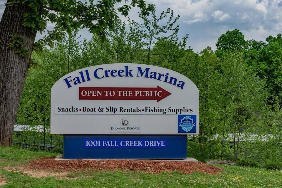 Day, Property logo or sign, Natural landscape, Activities, Logo/Certificate/Sign, Location
