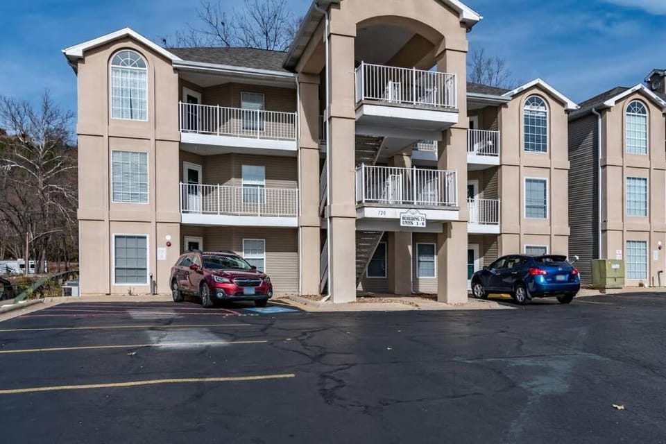 Property building, Day, Parking