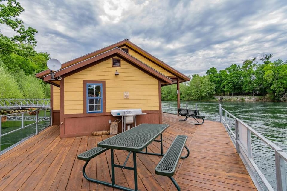 Patio, Day, Natural landscape, Activities, Lake view