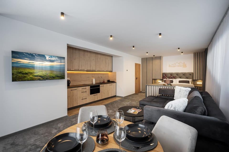 Kitchen or kitchenette, Living room, Seating area, Dining area