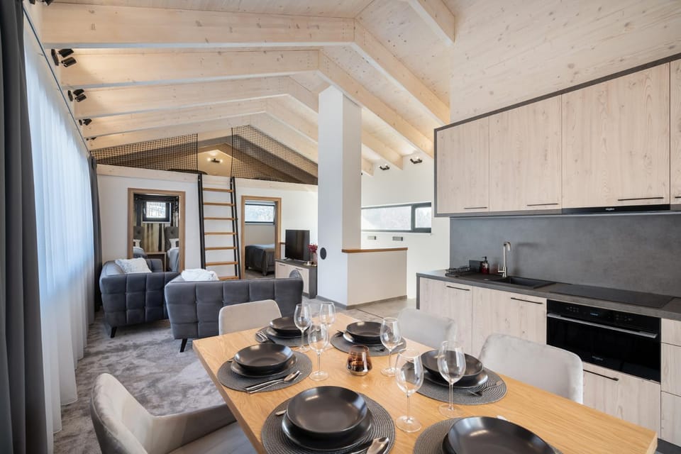 Kitchen or kitchenette, Living room, Seating area, Dining area, stove