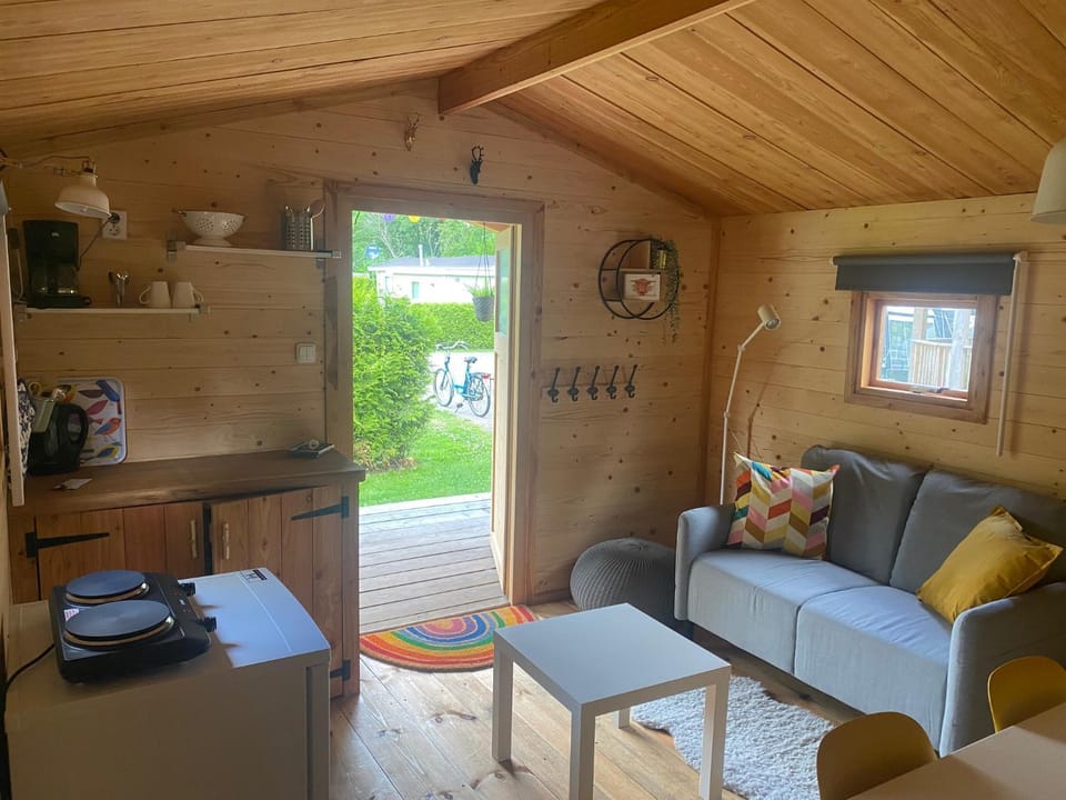 Kitchen or kitchenette, Seating area