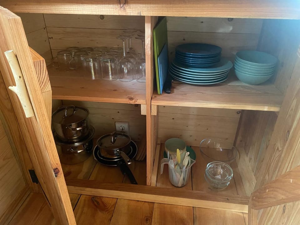 Kitchen or kitchenette, Food and drinks