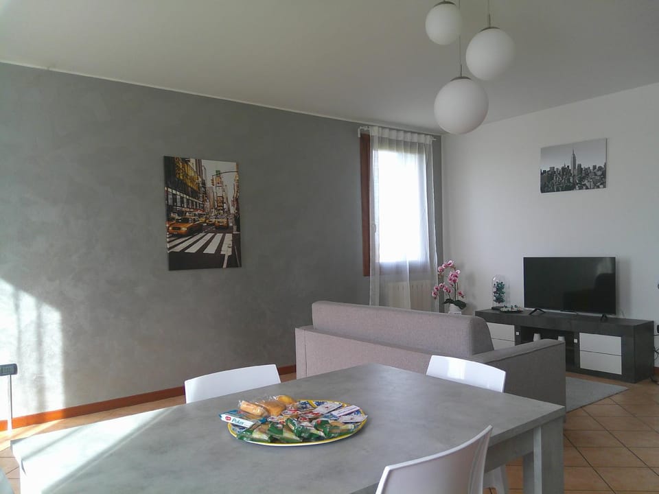 TV and multimedia, Living room, Seating area, Dining area, Breakfast