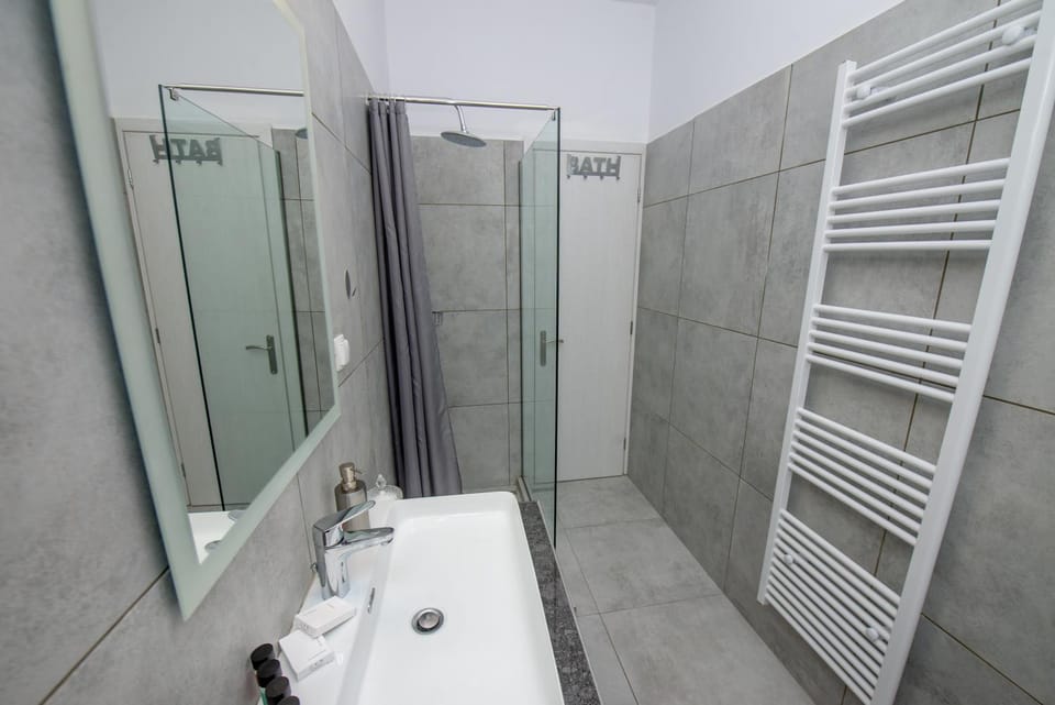 Shower, Bathroom
