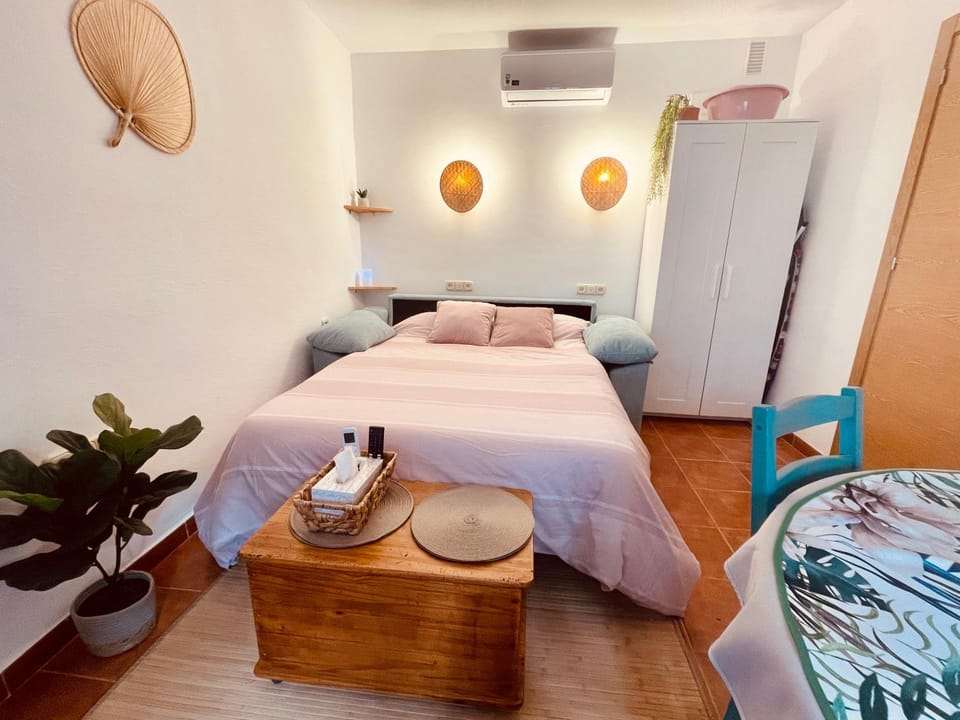 Bed, Living room