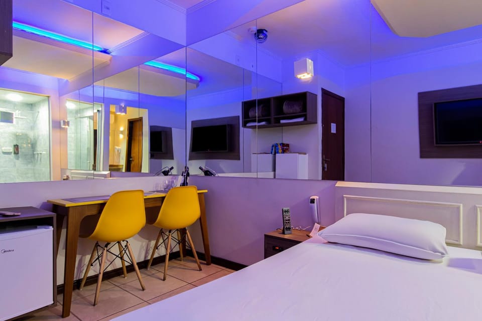 Bed, TV and multimedia, Photo of the whole room, Bedroom, minibar