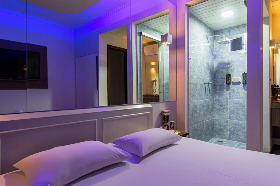 Shower, Bed