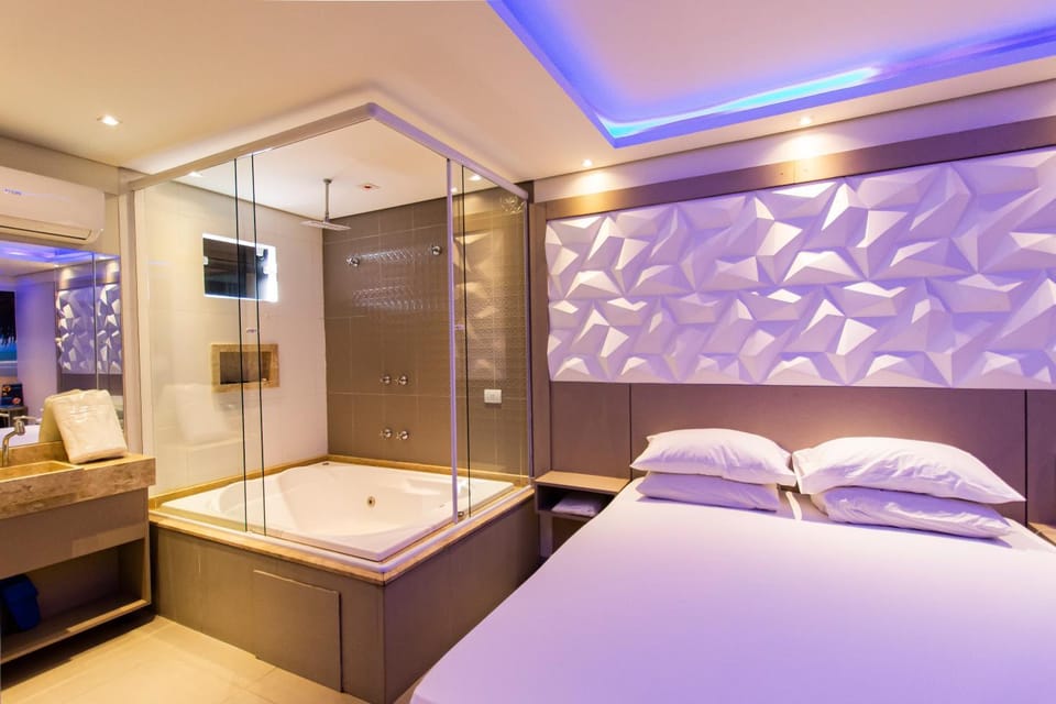 Bed, Bathroom, Photo of the whole room, Bedroom