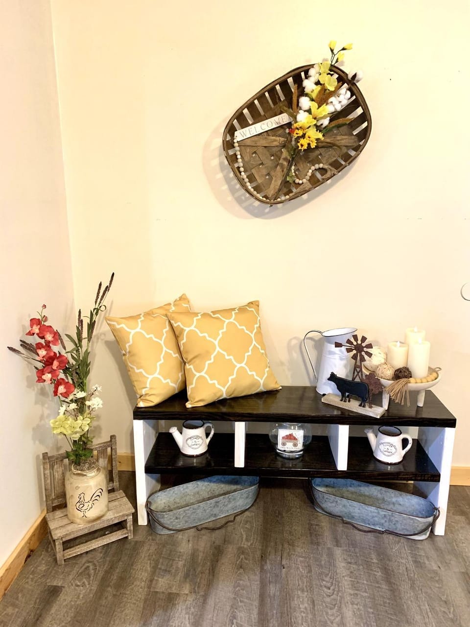 Facade/entrance, Seating area