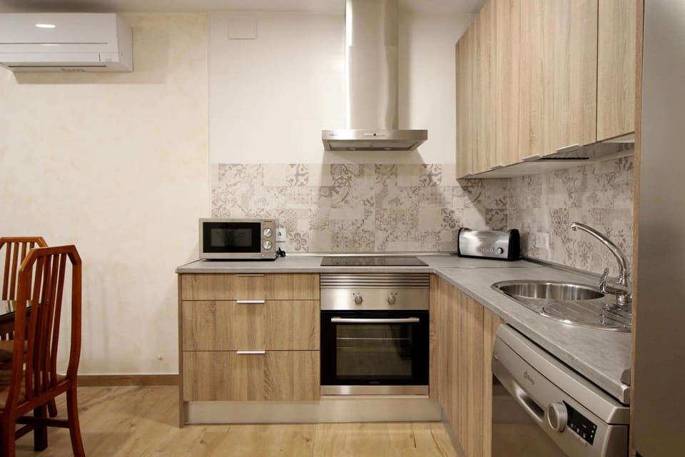 Kitchen or kitchenette, dishwasher, minibar, pet friendly, stove, toaster