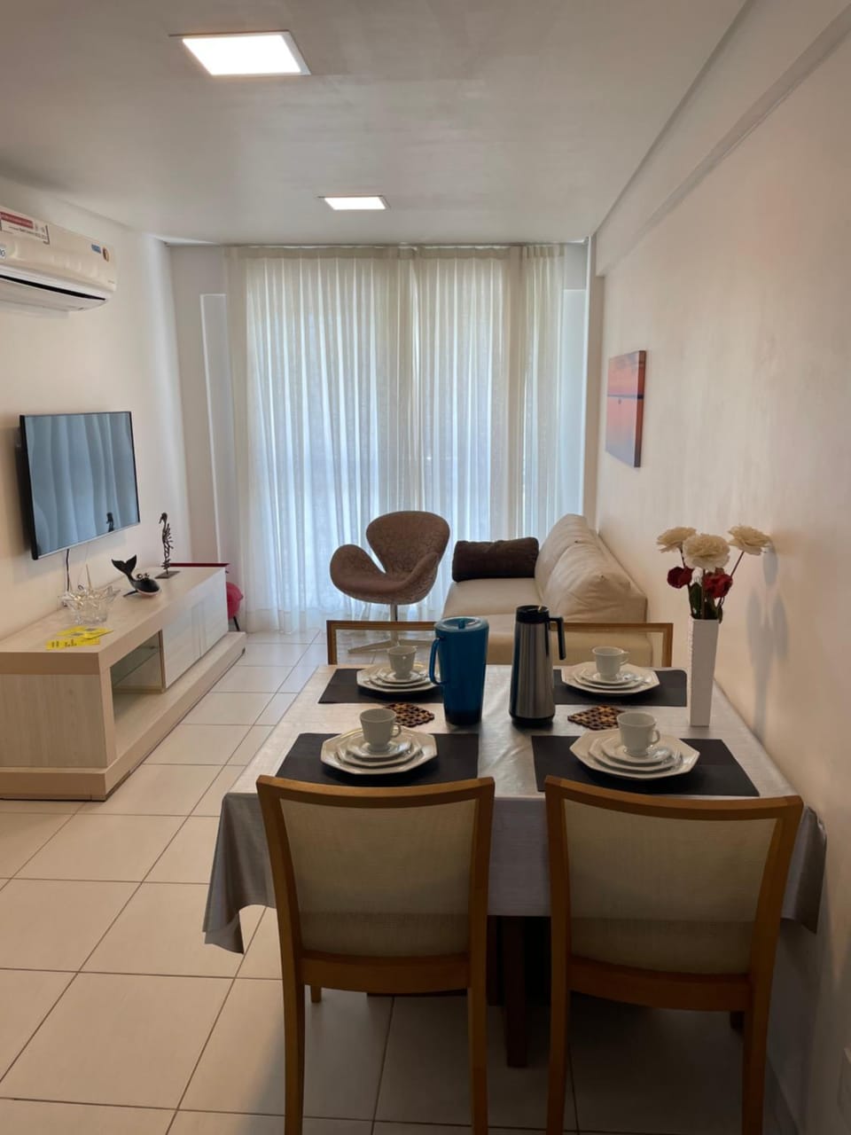 Living room, Seating area, Dining area, air conditioner