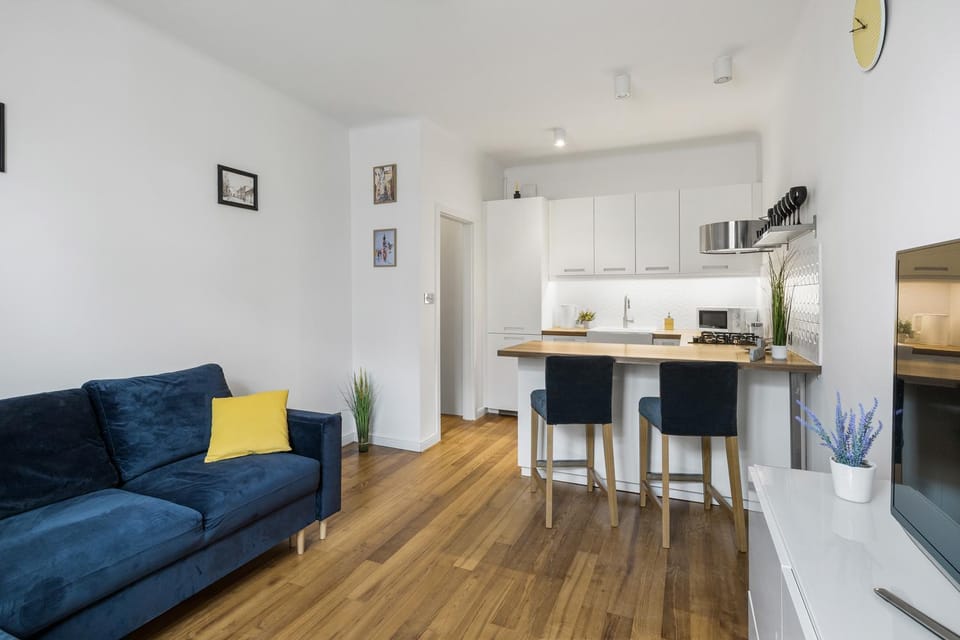 Communal lounge/ TV room, Kitchen or kitchenette, Living room