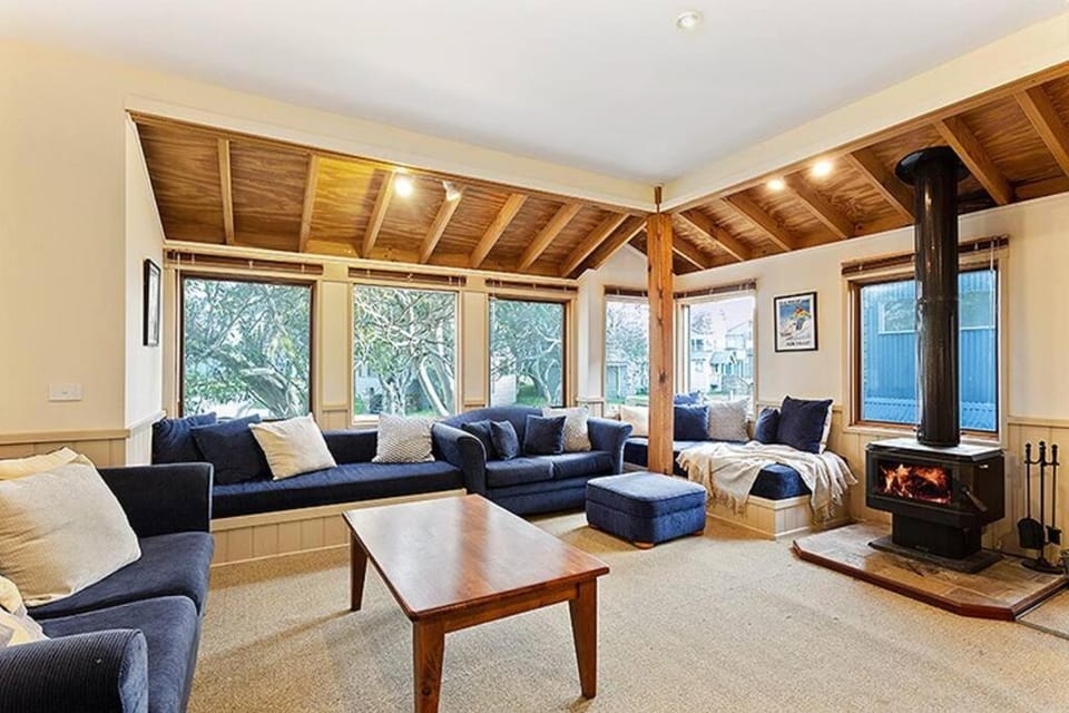 HAY SHED Chalet, alpine-getaways Apartment in Dinner Plain