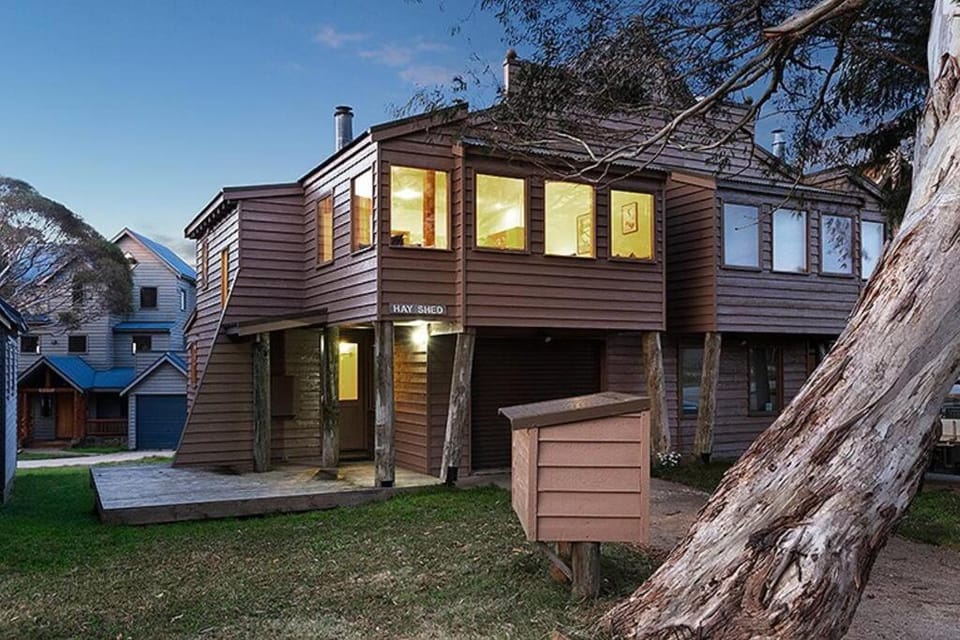HAY SHED Chalet, alpine-getaways Apartment in Dinner Plain