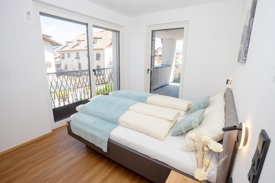 Bed, Balcony/Terrace, Bedroom